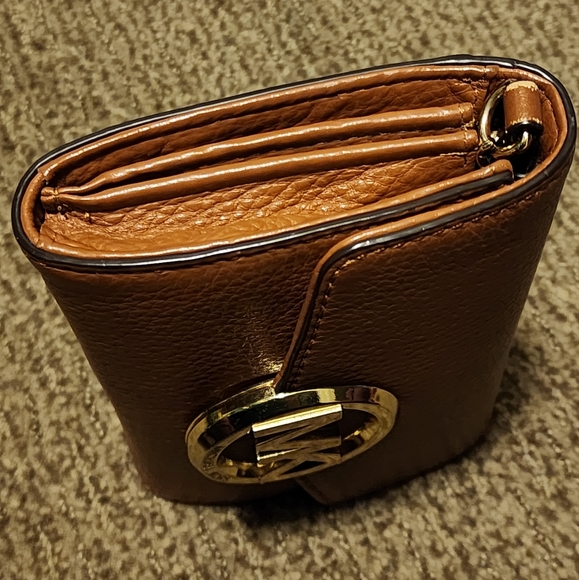 Michael Kors Jet Set Travel Phone Crossbody Bag - Picture 3 of 5